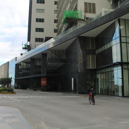 A2J Luxury Bgc Balcony Suite Near Sm Aura Taguig Manilla Buitenkant foto