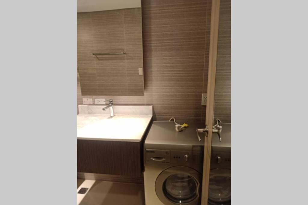 A2J Luxury Bgc Balcony Suite Near Sm Aura Taguig Manilla Buitenkant foto
