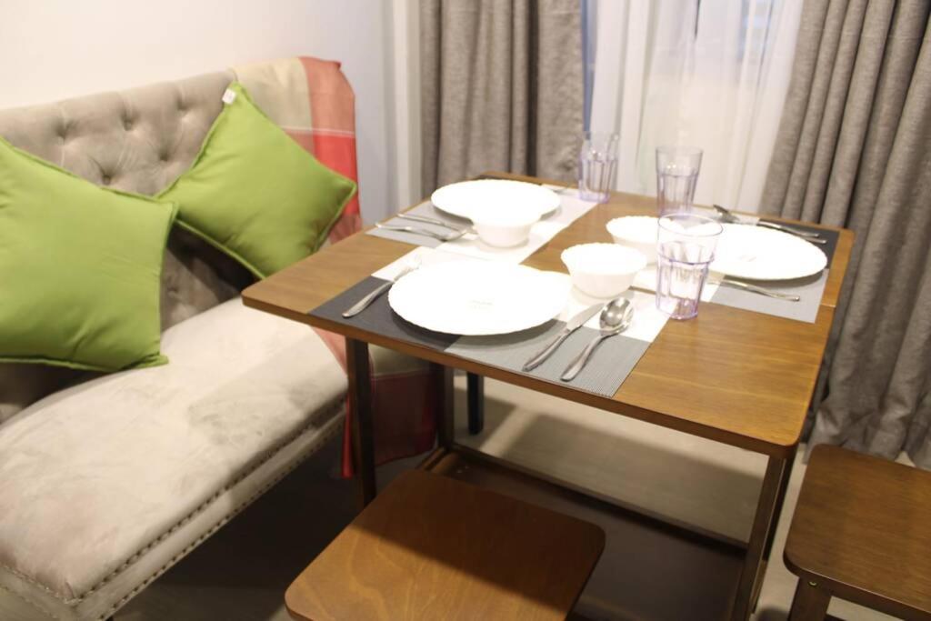 A2J Luxury Bgc Balcony Suite Near Sm Aura Taguig Manilla Buitenkant foto