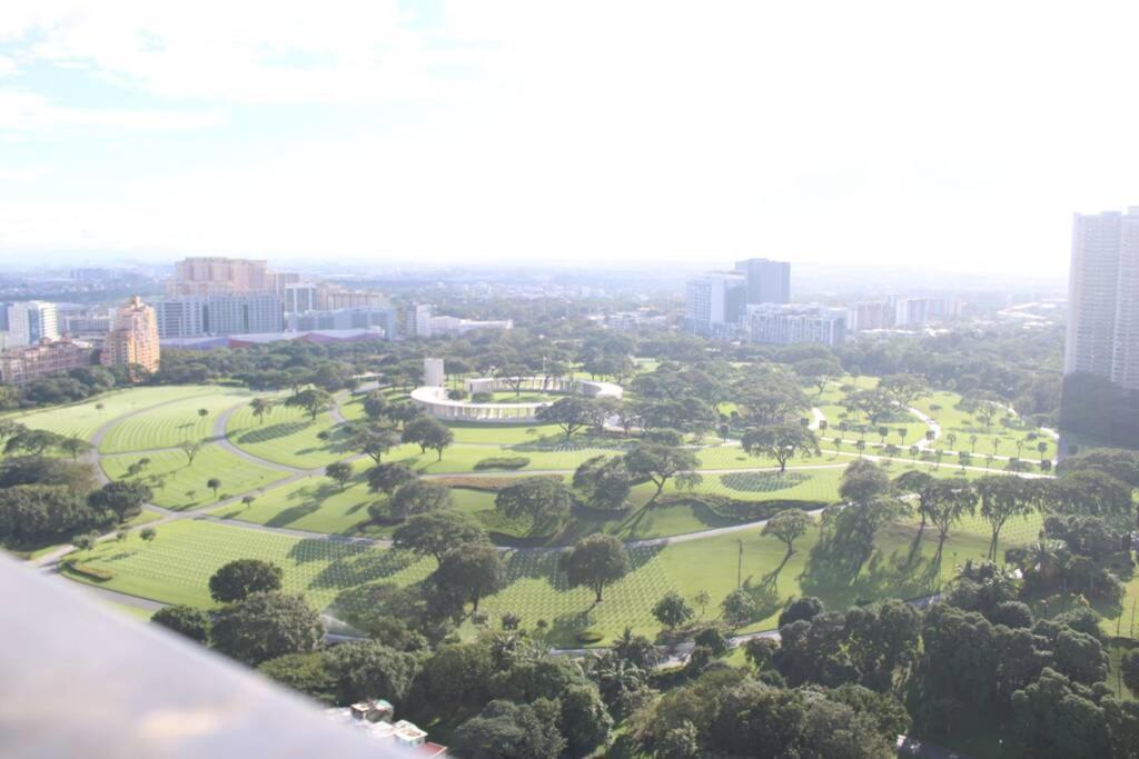 A2J Luxury Bgc Balcony Suite Near Sm Aura Taguig Manilla Buitenkant foto
