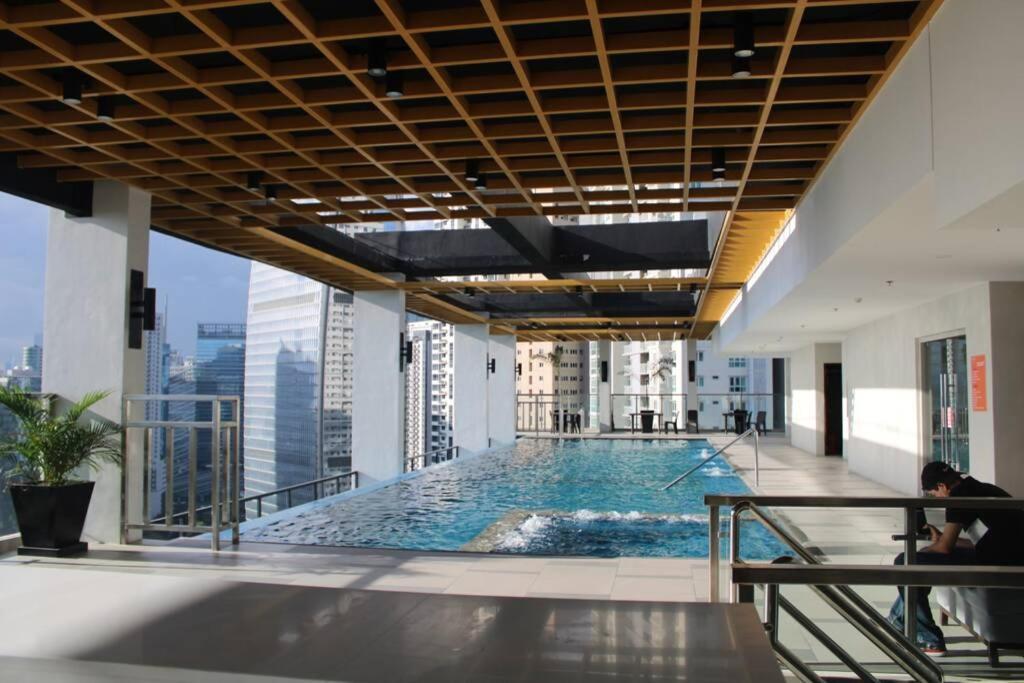 A2J Luxury Bgc Balcony Suite Near Sm Aura Taguig Manilla Buitenkant foto