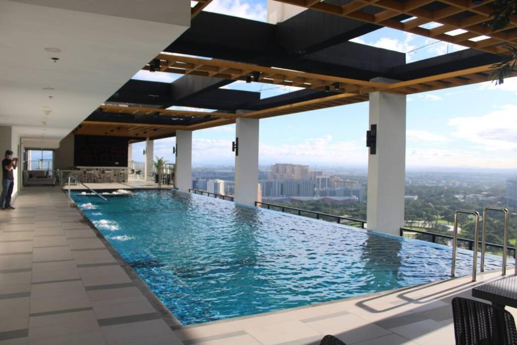 A2J Luxury Bgc Balcony Suite Near Sm Aura Taguig Manilla Buitenkant foto