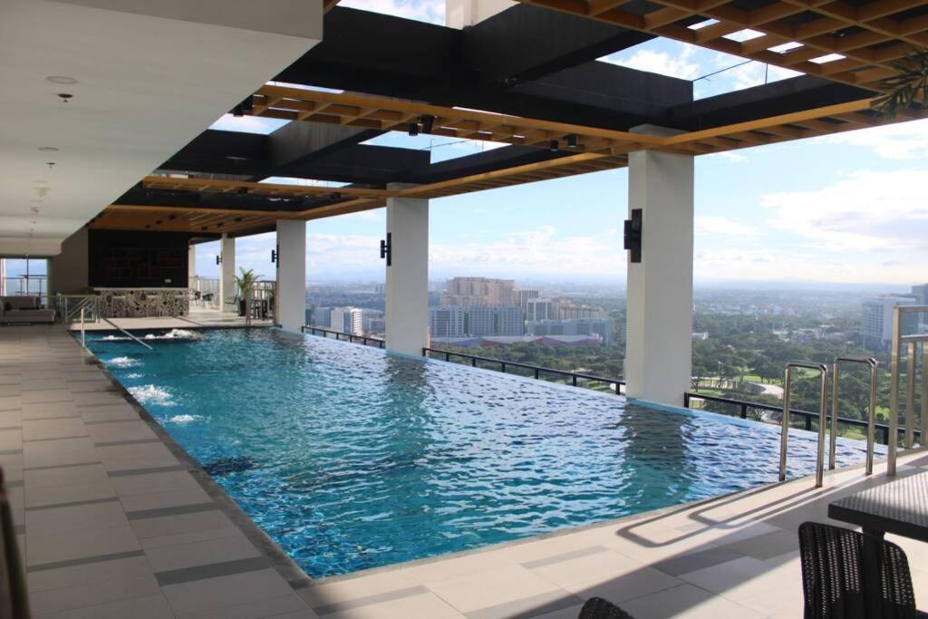 A2J Luxury Bgc Balcony Suite Near Sm Aura Taguig Manilla Buitenkant foto