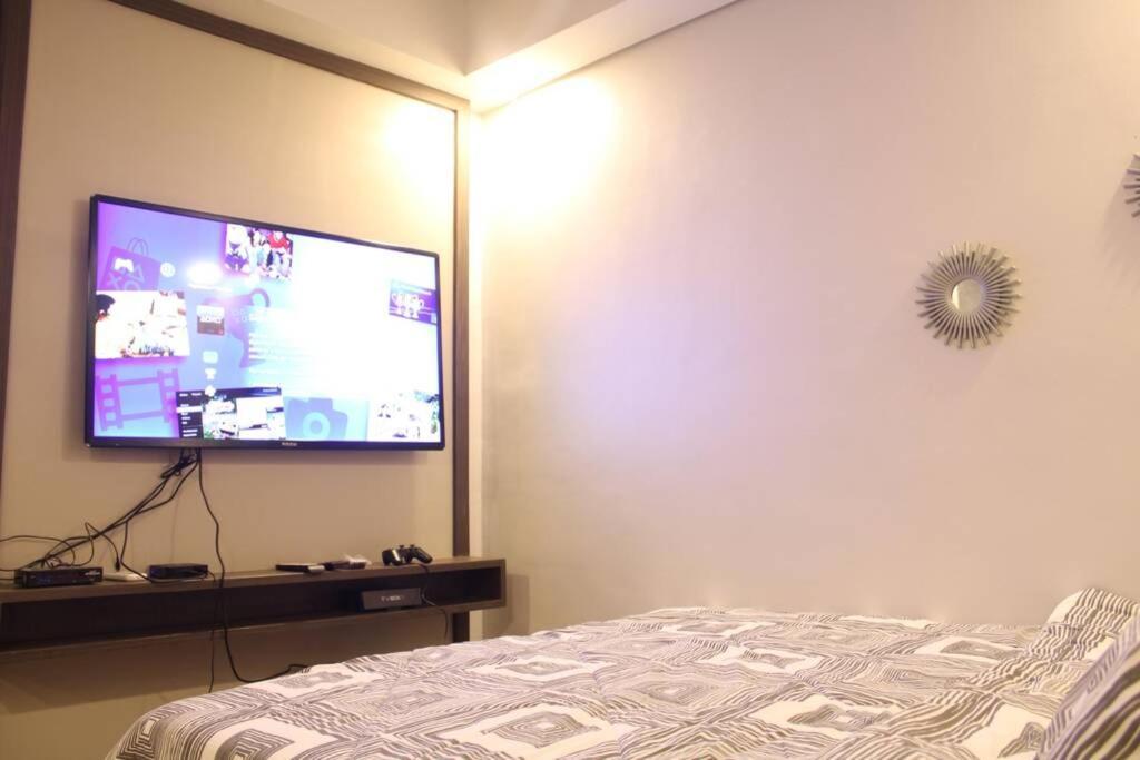 A2J Luxury Bgc Balcony Suite Near Sm Aura Taguig Manilla Buitenkant foto